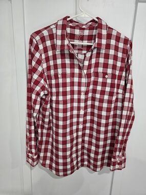 Womwn's Red and White Plaid Button-Up Shirt